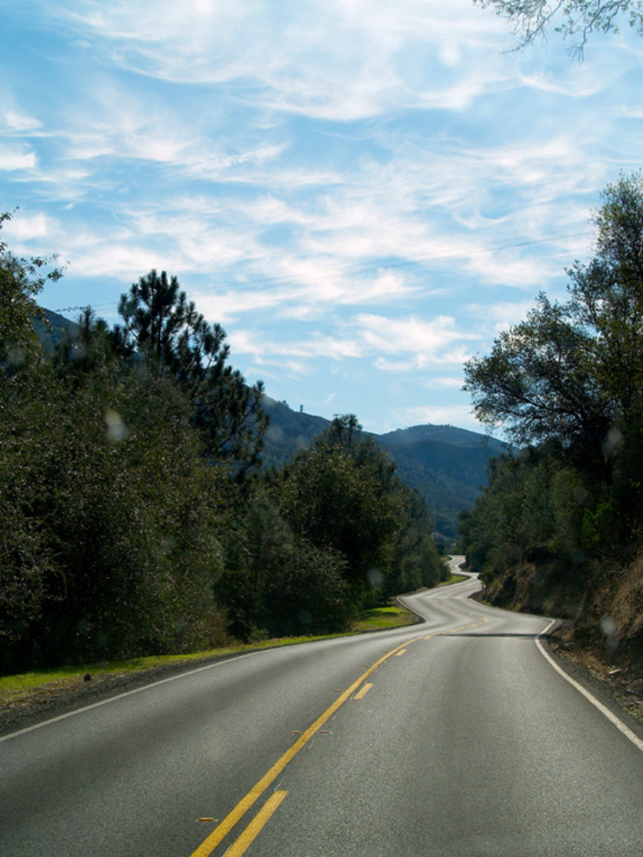 One of the last sinewy stretches of HWY 49 the team would encounter before taking HWY 120 toward Yosemite, as viewed through a bug-splattered E-350 windshield. / Photo by Don Stefanovich