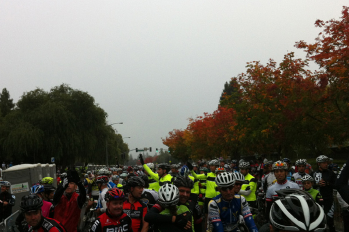 start 7500 riders makes for quite the line-up. Those in the back would end up crossing the start line well over 15 minutes after the riders at the front of the group.