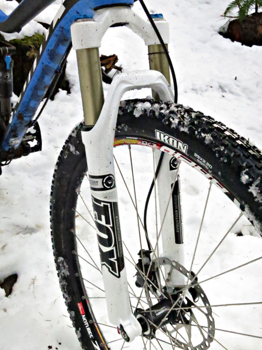The Fox 32 Float Evolution CTD is just one of the many stellar components on the Hei Hei Deluxe.