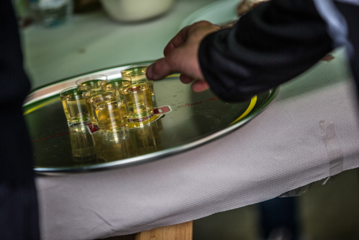 And of course another shot or two never hurt anyone, did it? Photo by Ale di Lullo.