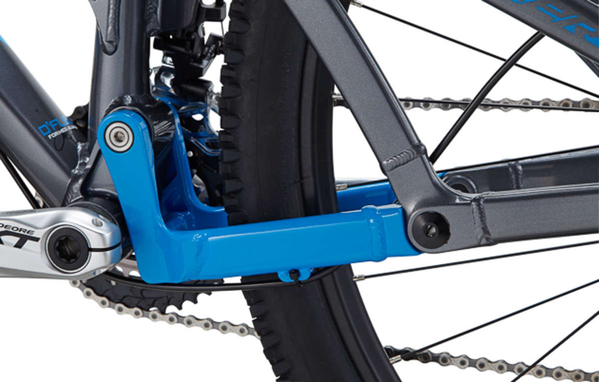 The proprietary design utilizes a longer link, placing the pivot in the middle of the chainstays.