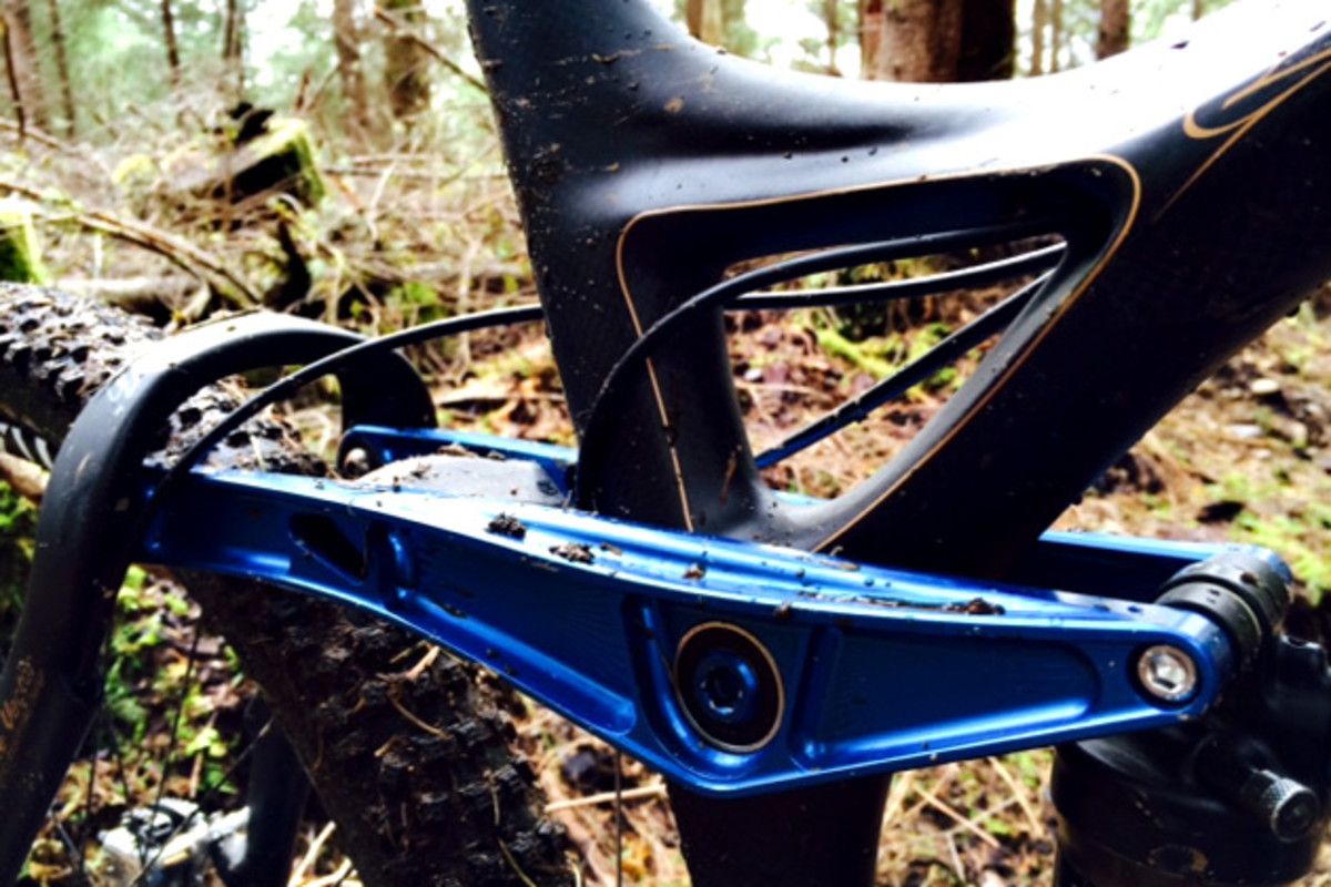 One of the few pieces of aluminum on the carbon frame--the massive rocker is available in a variety of anodized colors. Your bling mileage may vary...