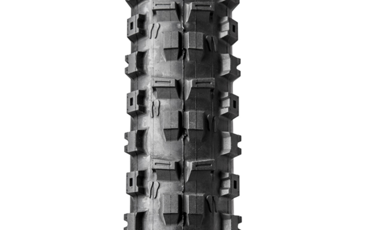 We got our first rides on the new Onza Ibex tire during our Bible of Bike Tests boot camp in Sedona, Arizona, and every single one of our testers was blown away by its performance.