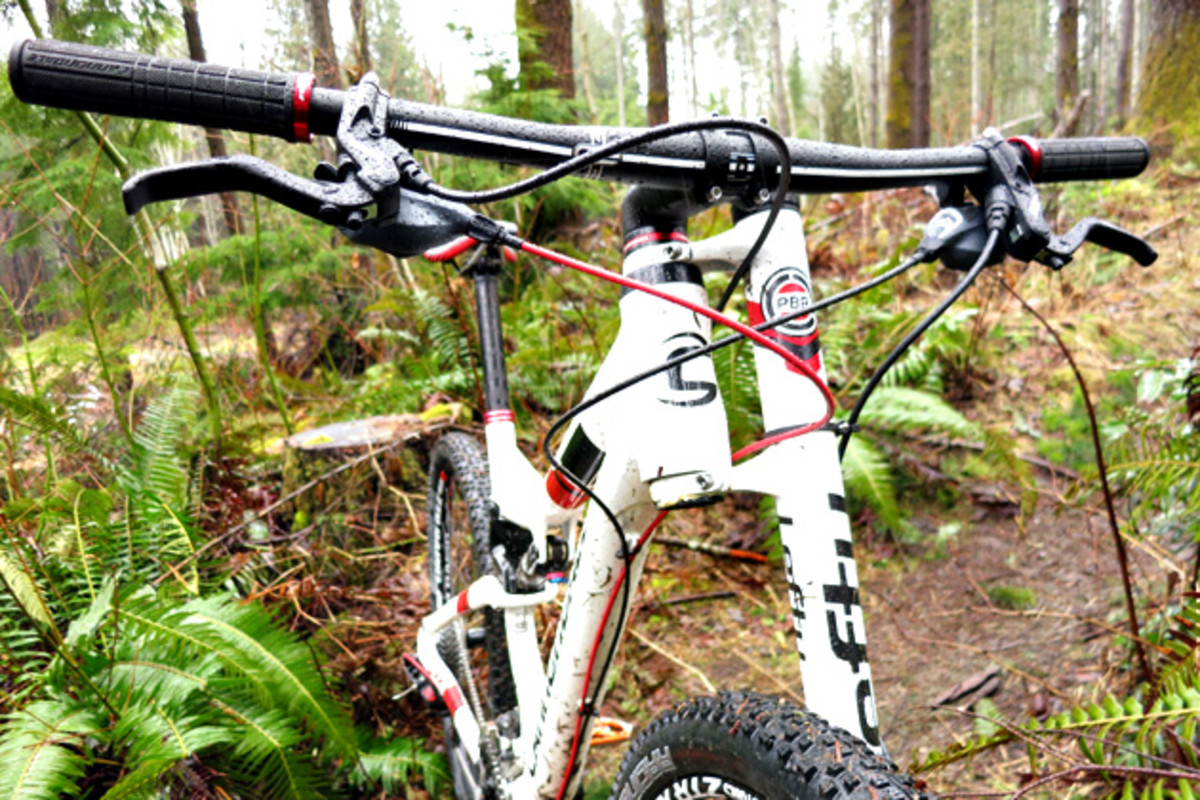 The Scalpel 29 3 is equipped with Cannondale's proprietary Lefty PBR 100 fork, which is massively stiff.