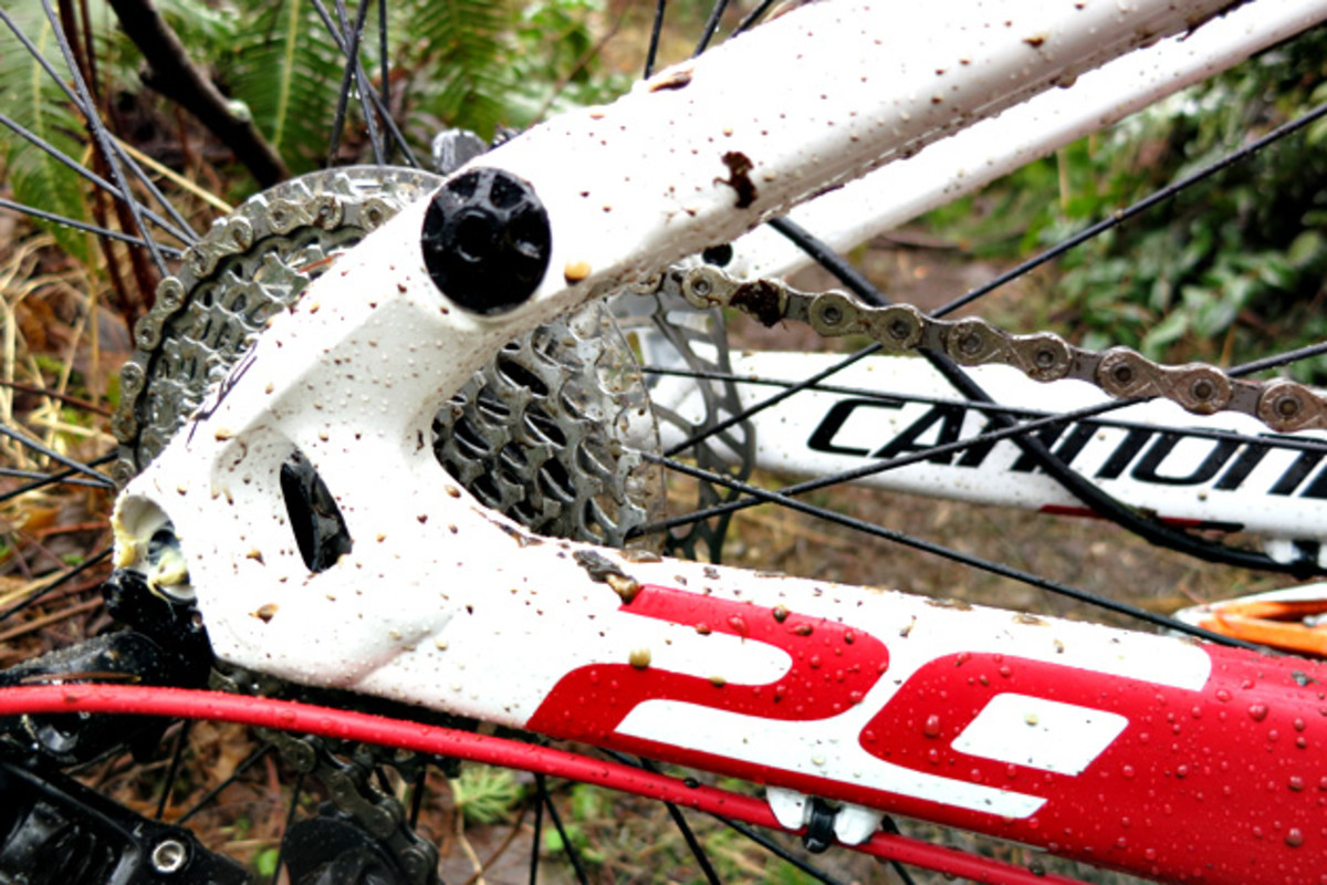 The pivot-free seatstays that are a hallmark of the carbon Scalpels are replaced on the all-aluminum Scalpels with a seatstay pivot.