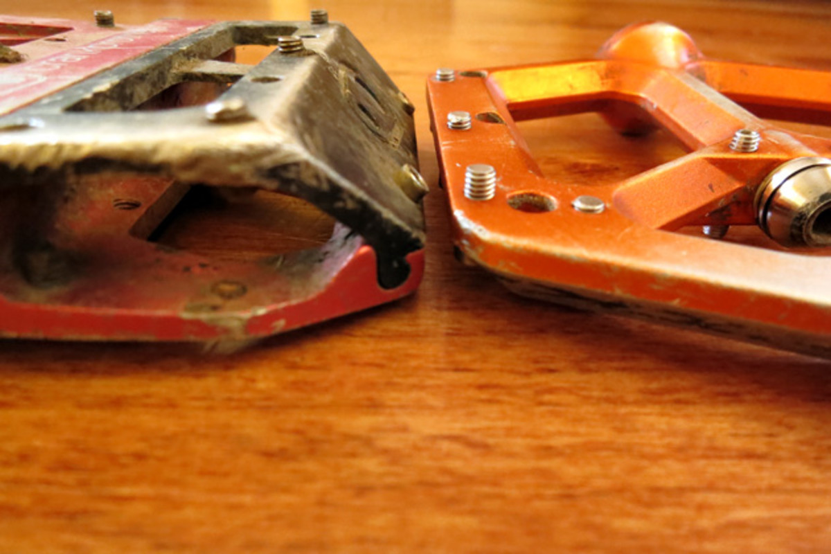 Just how skinny are the Spikes? They measure about 12 millimeters. If that's a meaningless figure to you, just look at the photo of the Spikes sitting alongside these older-generation Crank Brothers 5050s (which are representative of old-school, chunky flat pedals).
