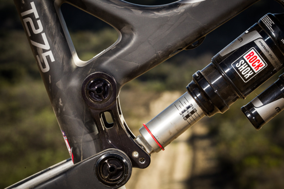 Adjustable travel from 160 millimeters to 150 just like its aluminum sibling.