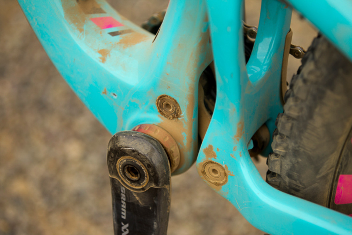 The lower link is now tucked neatly in a pocket above the bottom bracket. Santa Cruz still uses angular contact bearings and locking collet axles. Now there's just one grease port on the link to lubricate all four bearings.