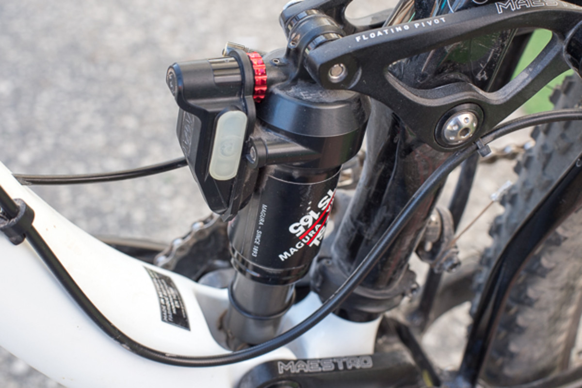 The new Magura Elect shock pairs with the brand's automatically locking fork. The fork senses trail conditions via accelerometer, and communicates its findings through an ANT+ wireless network to automatically turn the shock on and off.