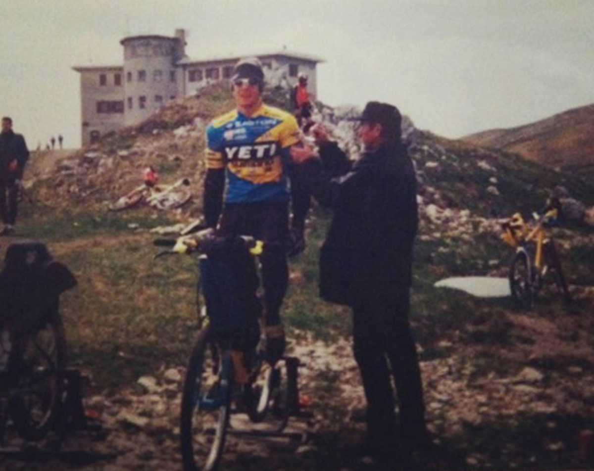 Mert Lawwill pinning a race number on Voreis in 1996. Nevagal, Italy. PHOTO: Courtesy Kirt Voreis