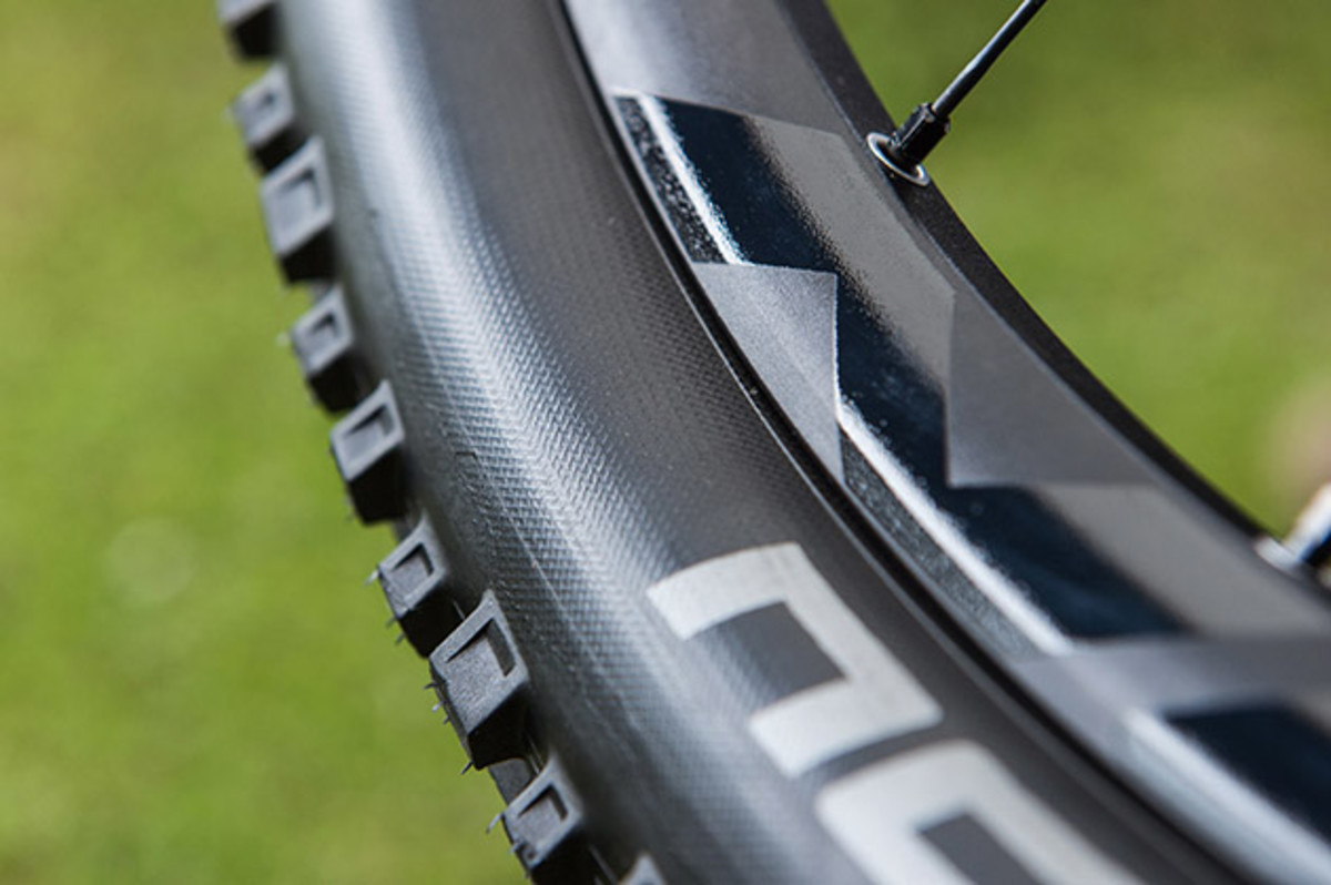 The SnakeSkin fabric improves the sidewall protection.