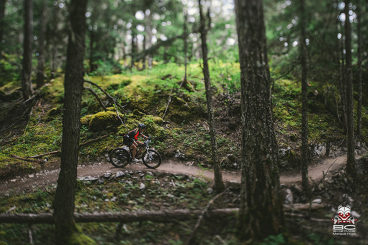 Buff, undulating trails punctuate rocky outcrops and swooping fun.