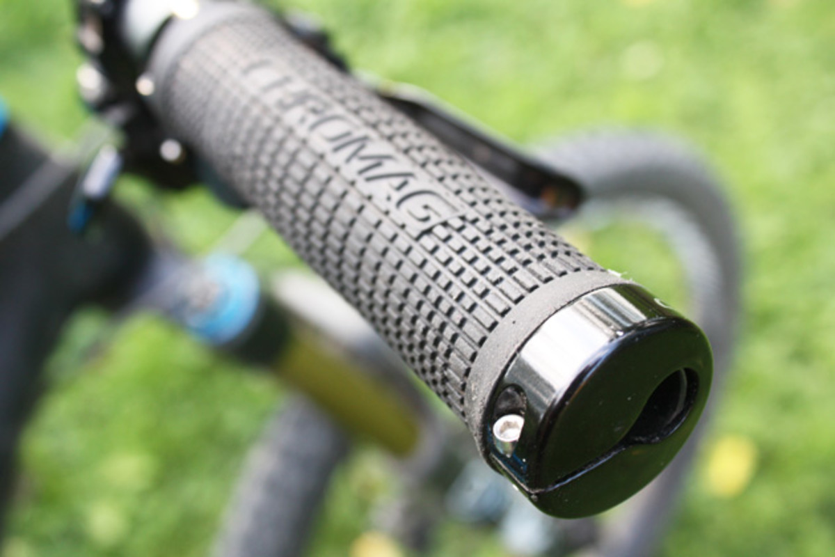 Chromag's "split teardrop" clamp keeps things tight and prevents unintentional core sampling when you crash.