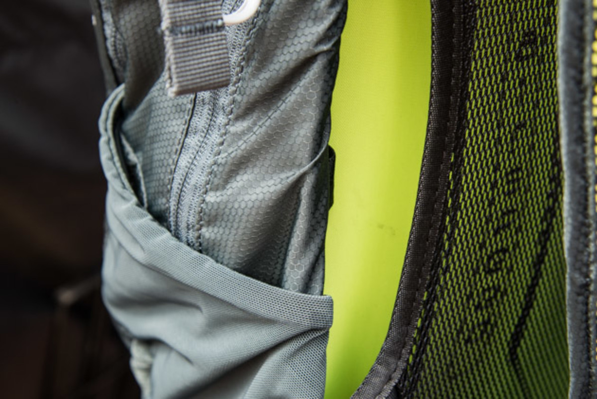 The airpseed back panel keeps the pack off the back, allowing more airflow.