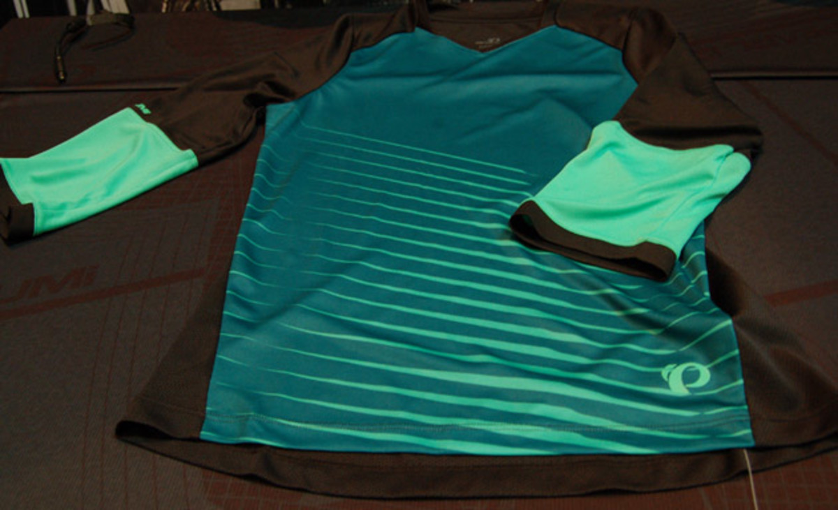 Pearl Izumi hired a female designer and a color specialist to rework its line for 2015. The result is a deep selection of about 22 pieces focused on all-mountain and XC riding including this Launch three-quarter-sleeve jersey.