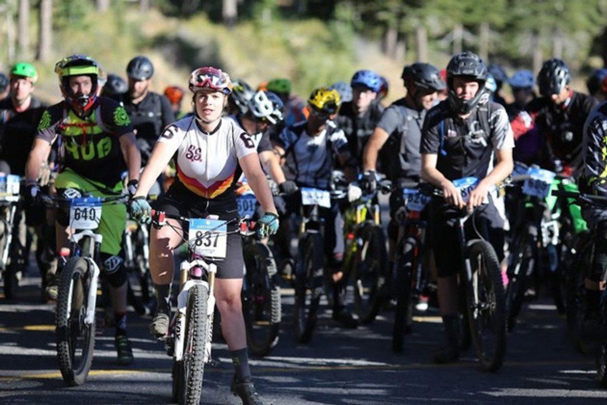 Brianne Spiersch leads the charge of 230 athletes at race start. Photo: Bogdan Marian.