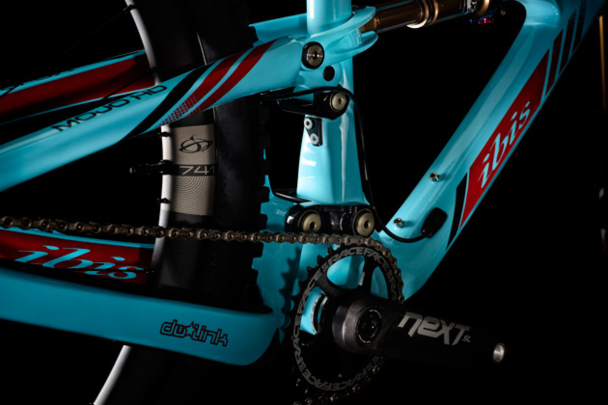 Ibis has collaborated with suspension designer, Dave Weagle, since the 2005 debut of the Mojo. The new Mojo HD3 gets Weagle's latest version, which features lighter linkage paired with an even more robust bearing assembly. As with the Ripley, the new Mojo HD3 uses a clevis, which frees up space in the front triangle for a water bottle.