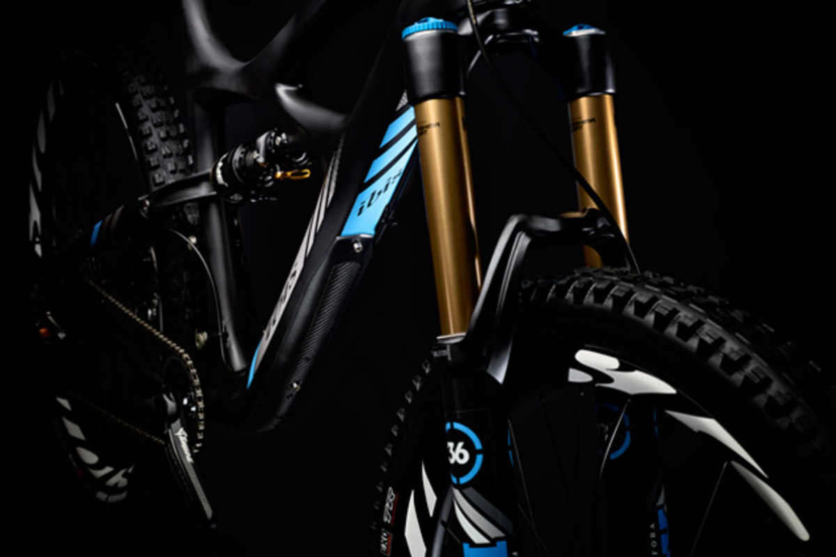 The Mojo HD3 comes stock with a 150-millimeter RockShox Pike. Ibis, however, also offers the bike with a Fox 36. Can't really go wrong either way.
