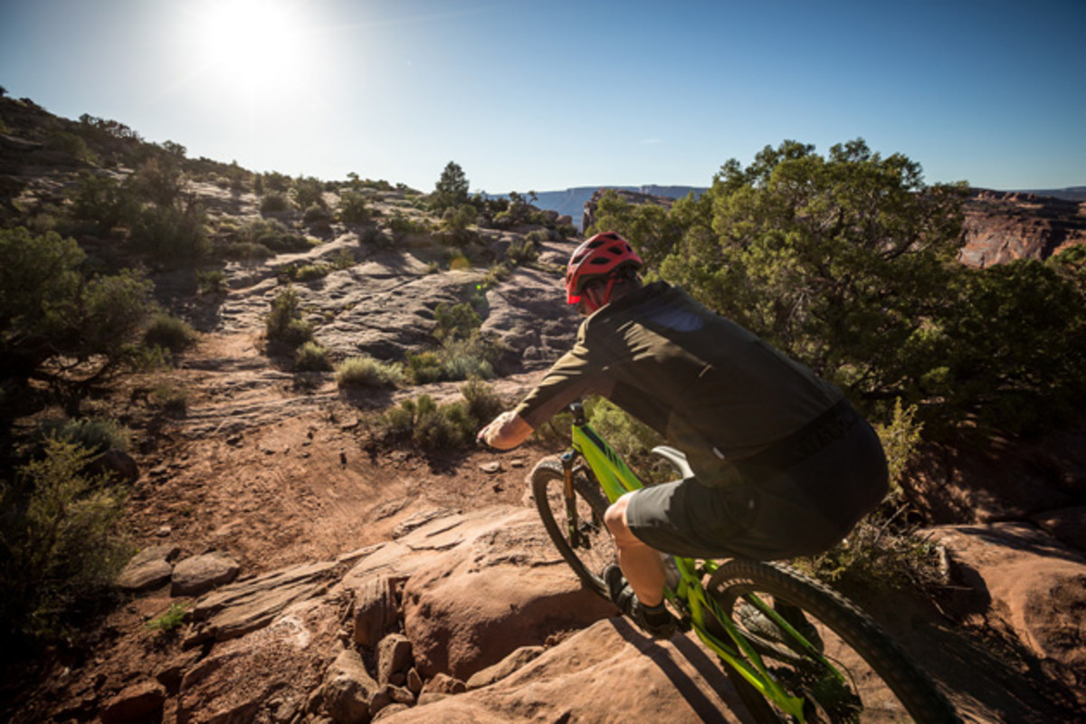 You'll notice that we're using Ibis' stock images here. What gives? We, after all, tested the Mojo HD3 in Bend, Oregon (not Moab). The Ibis-supplied photos are way better than the screen grabs from our video. So there.