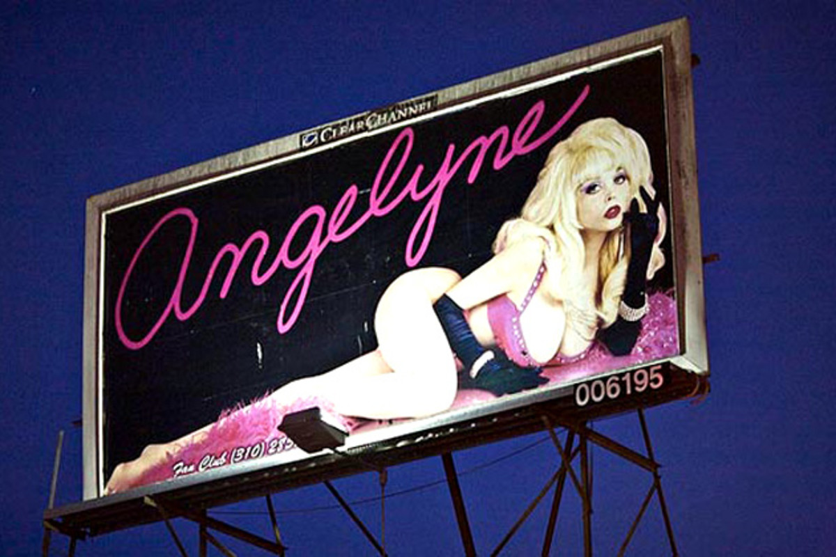 Like all great mountain bike rides, our daily dirt fix began with a pedal past this billboard, a kosher delicatessen, a car wash and a few massage parlors. Ah, Los Angeles...I miss you so. Sorta.