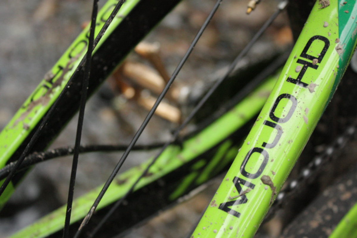 The Special Blend edition of the Mojo HD3 gets the same exact carbon frame as you'll find on the top-tier model.