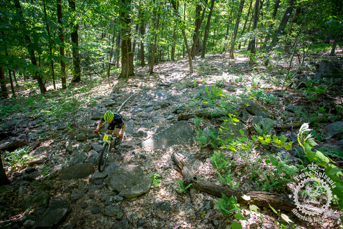 Jon Burgess (Oakley Atlantic Racing) navigates a field of rocks.