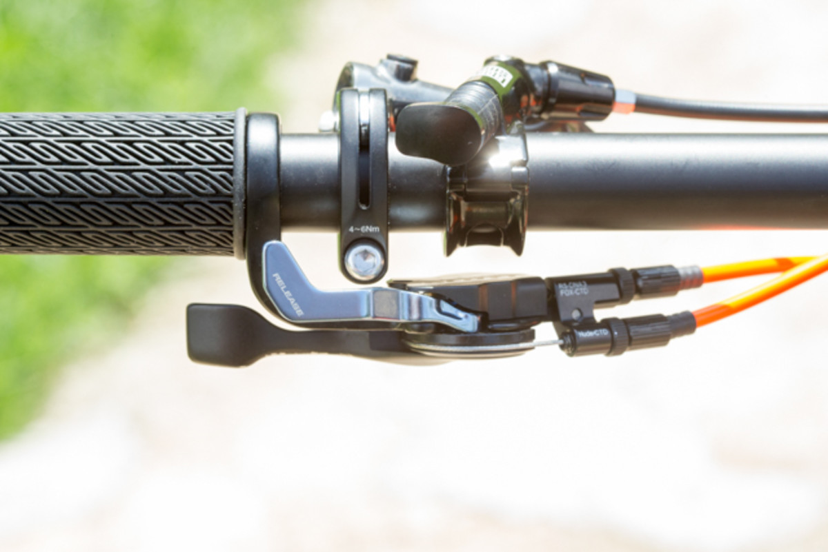 The new TwinLoc remote mounts under the bars.
