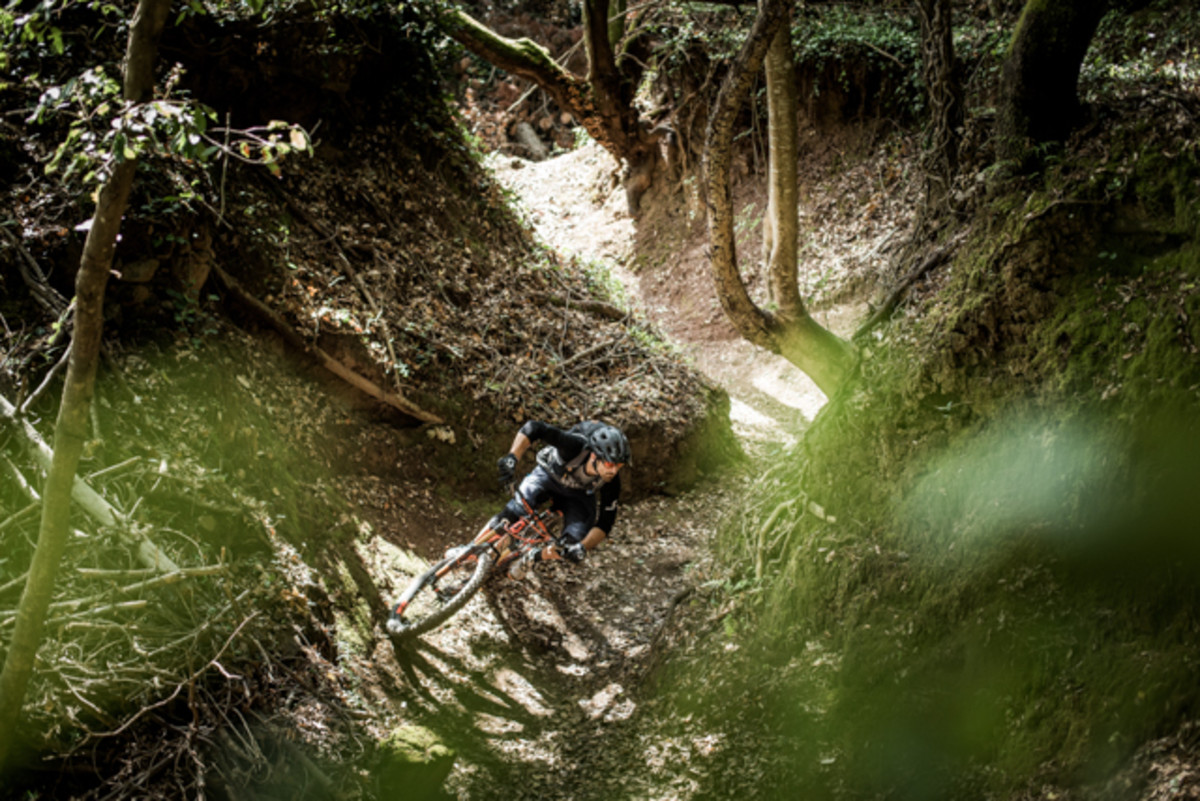 When cornering the new Genius, will the 2.8" tires burp or keep the air inside?