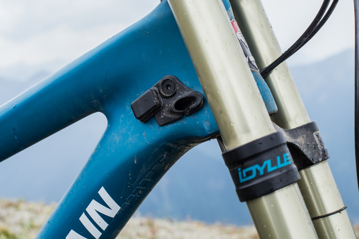 Clean fork bumpers and internal cable routing. Photo: Ryan Palmer