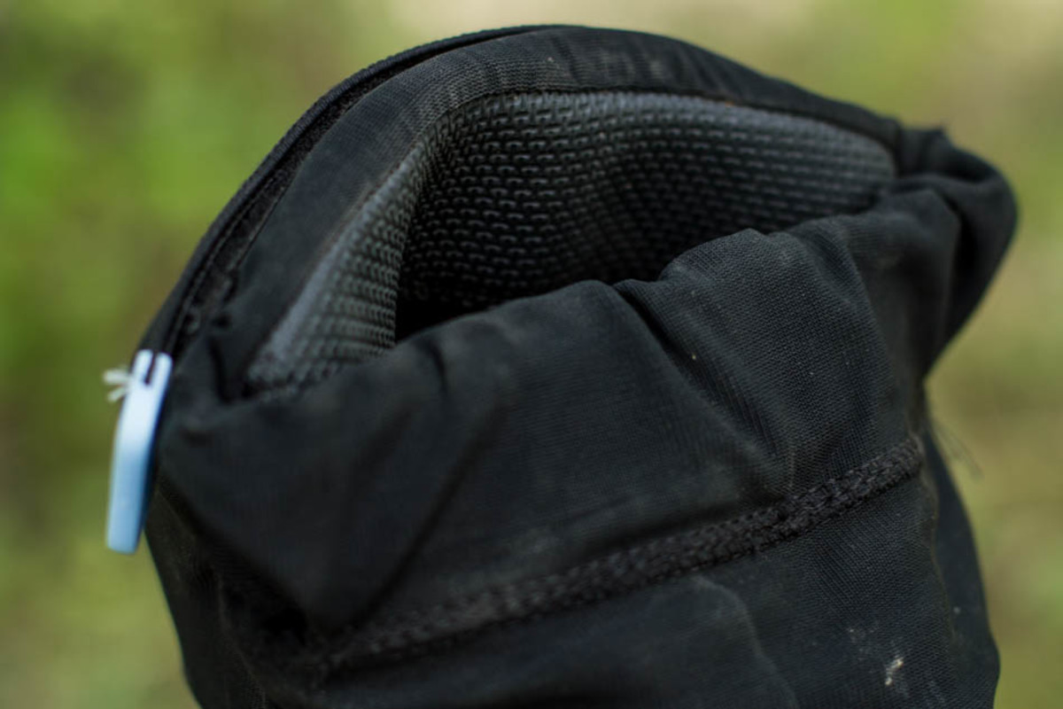 A strip of silicon in the upper cuff helps keep the pad in the correct position while riding.