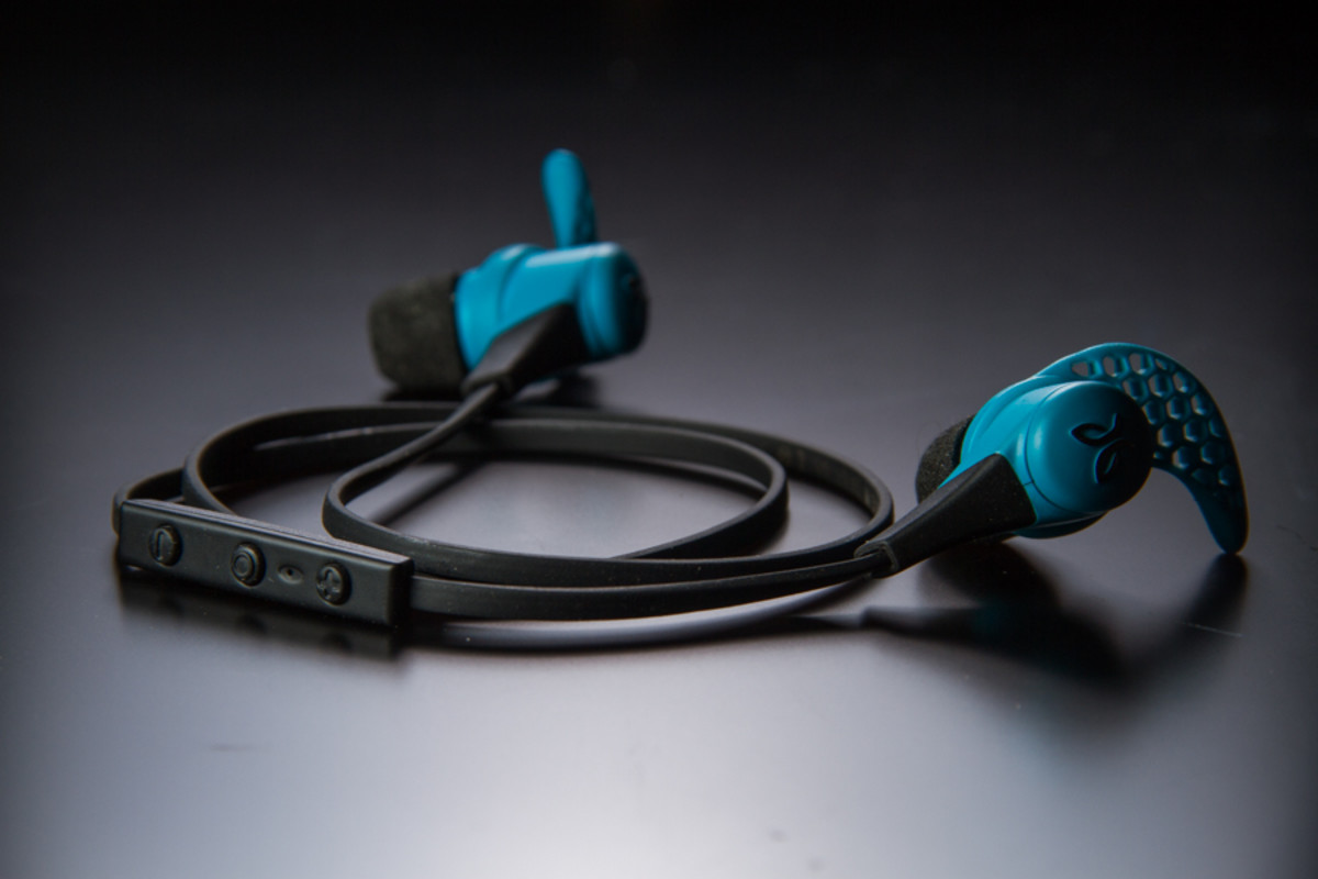 The X2s flat cord prevents tangles almost as well as getting your head shaved. An inline remote makes pausing, skipping, and adjusting volume a breeze when on the fly - even with gloves on.
