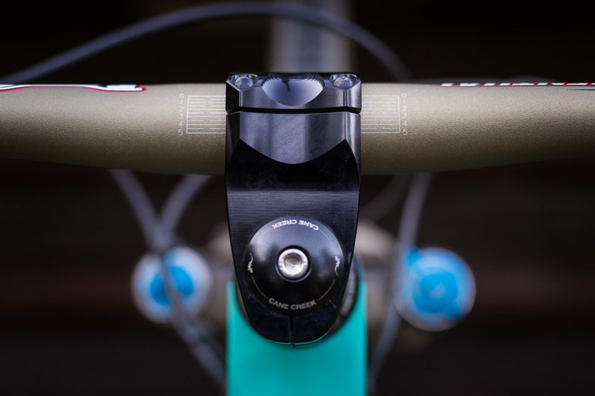 With 760-millimeter-wide Renthal FatBar carbon bar and a 35-mil Thomson Elite stem, the Recluse's cockpit provides abundant control in the rowdiest of sections.