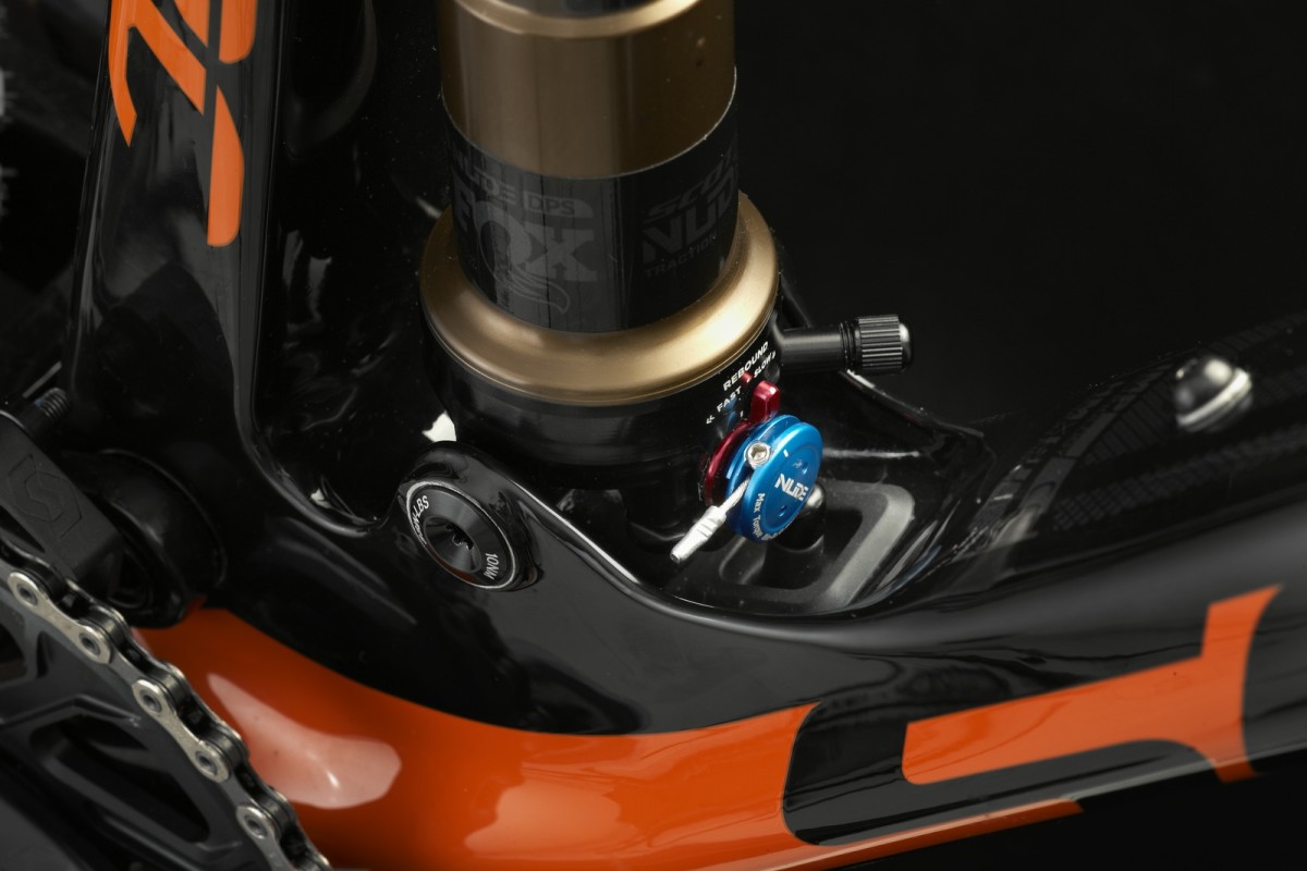 The new Spark features a Trunnion mount, which provides a stiffer foundation for the shock and also allows for a lower center of gravity. In addition, this engenders a more compact frame design, since the body of the shock slides neatly in between the two mounting bolts.