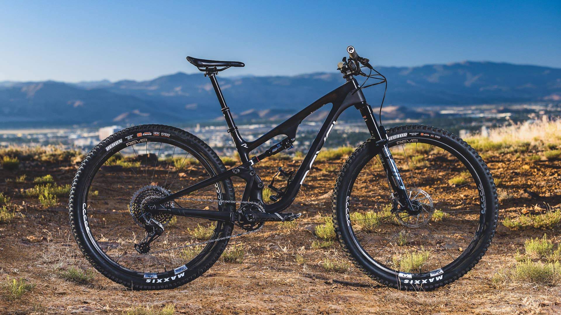schwinn ranger bicycle 24" Trail Bike The lightweight aluminum frame and front suspension fork give you control and comfort on rough terrain Ranger 26in Red / 26"