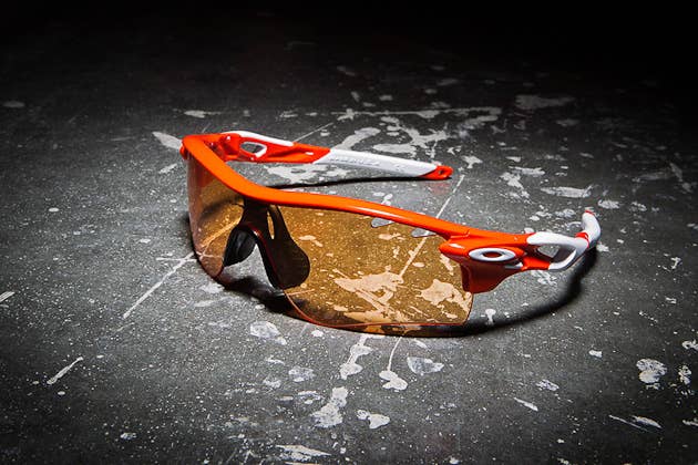 OAKLEY RADAR LOCK オークリー　オレンジ　ジャイアン New Oakley RadarLock Sunglasses Review - BikeMag
