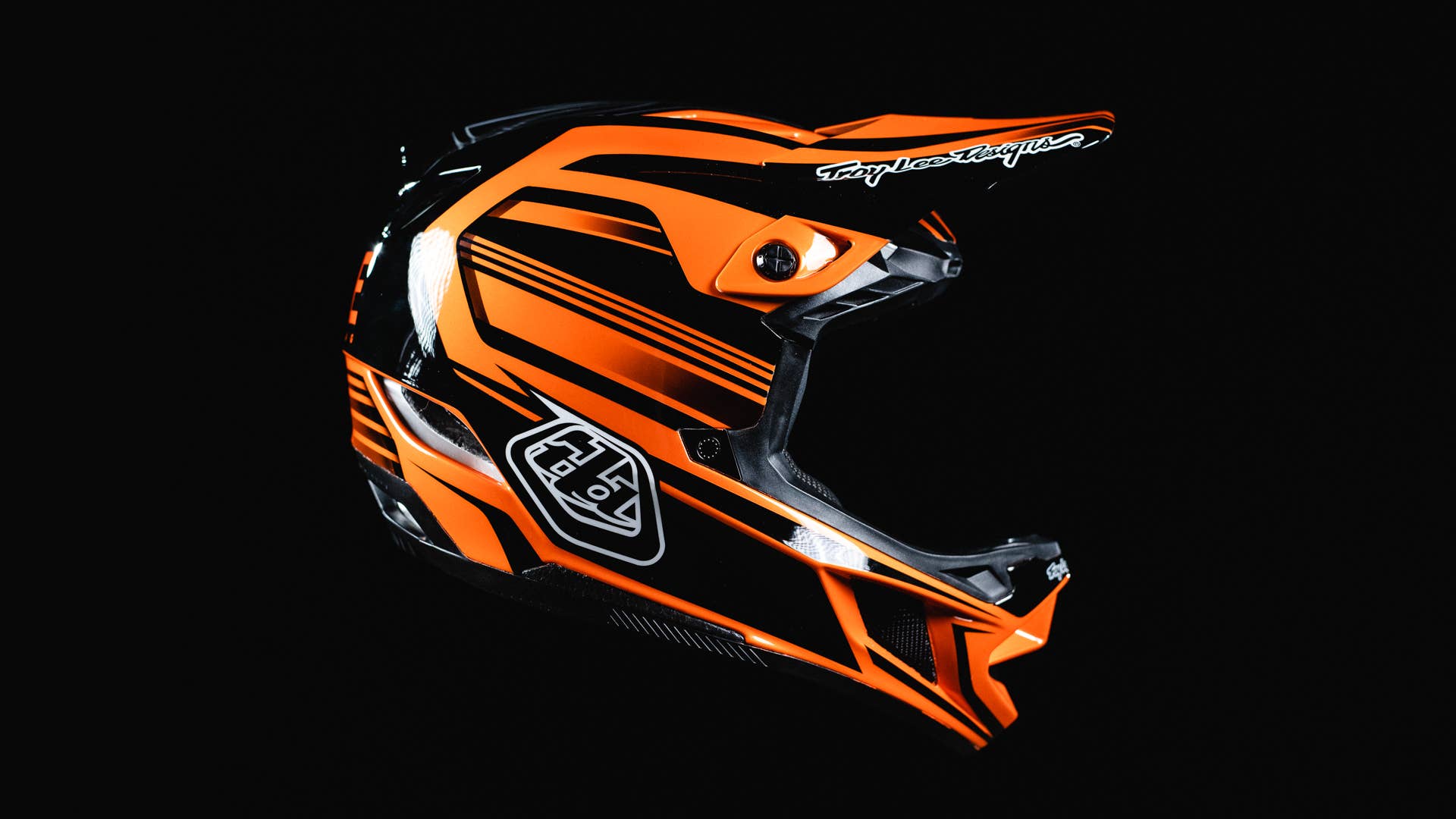 dan gilbert football helmet Dan Gilbert-backed football helmet maker is butting heads with big industry  players