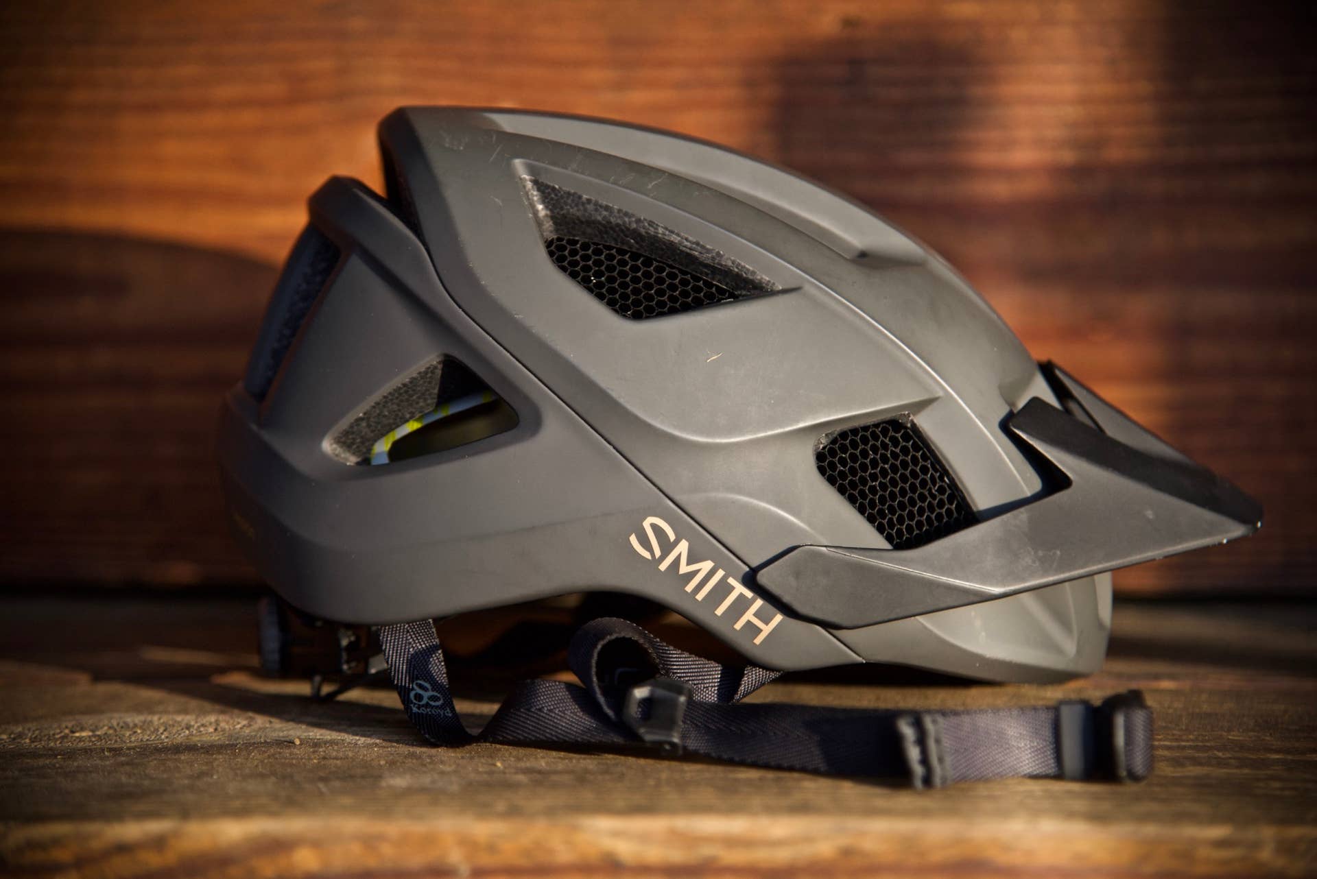 matte gravy smith helmet Hardline MIPS | The Engage features the secure custom fit of Smith’s VaporFit system while the AirEvac channels promote airflow to prevent fogging of your eyewear Smith Optics Network Mips -