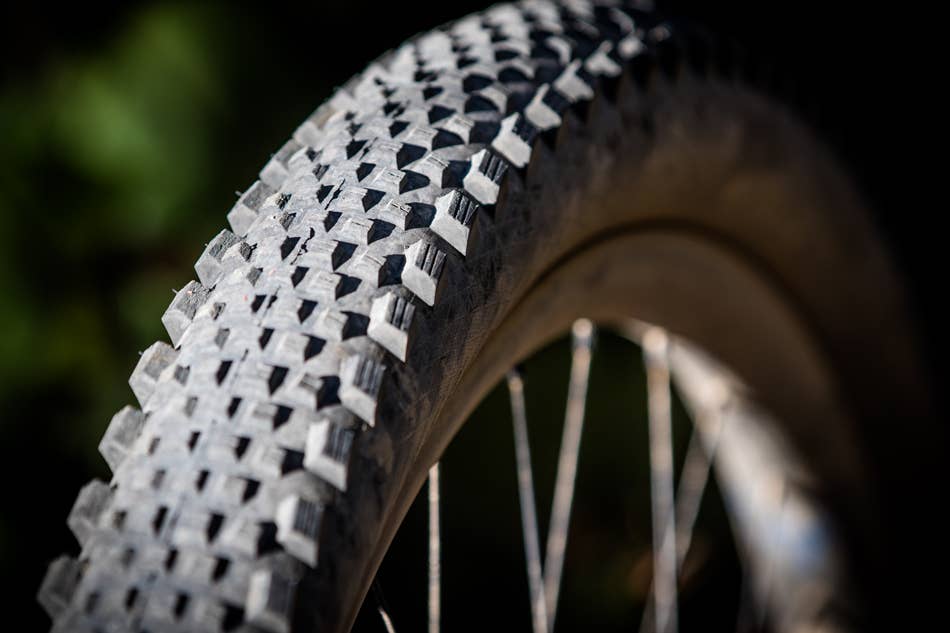 Review: Schwalbe Rock Razor - BikeMag