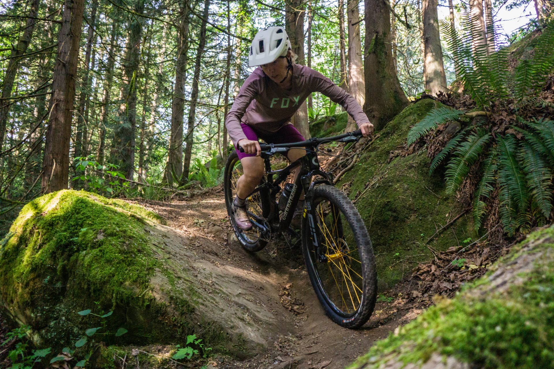 Review: Industry Nine Solix M UL300 Wheelset - BikeMag