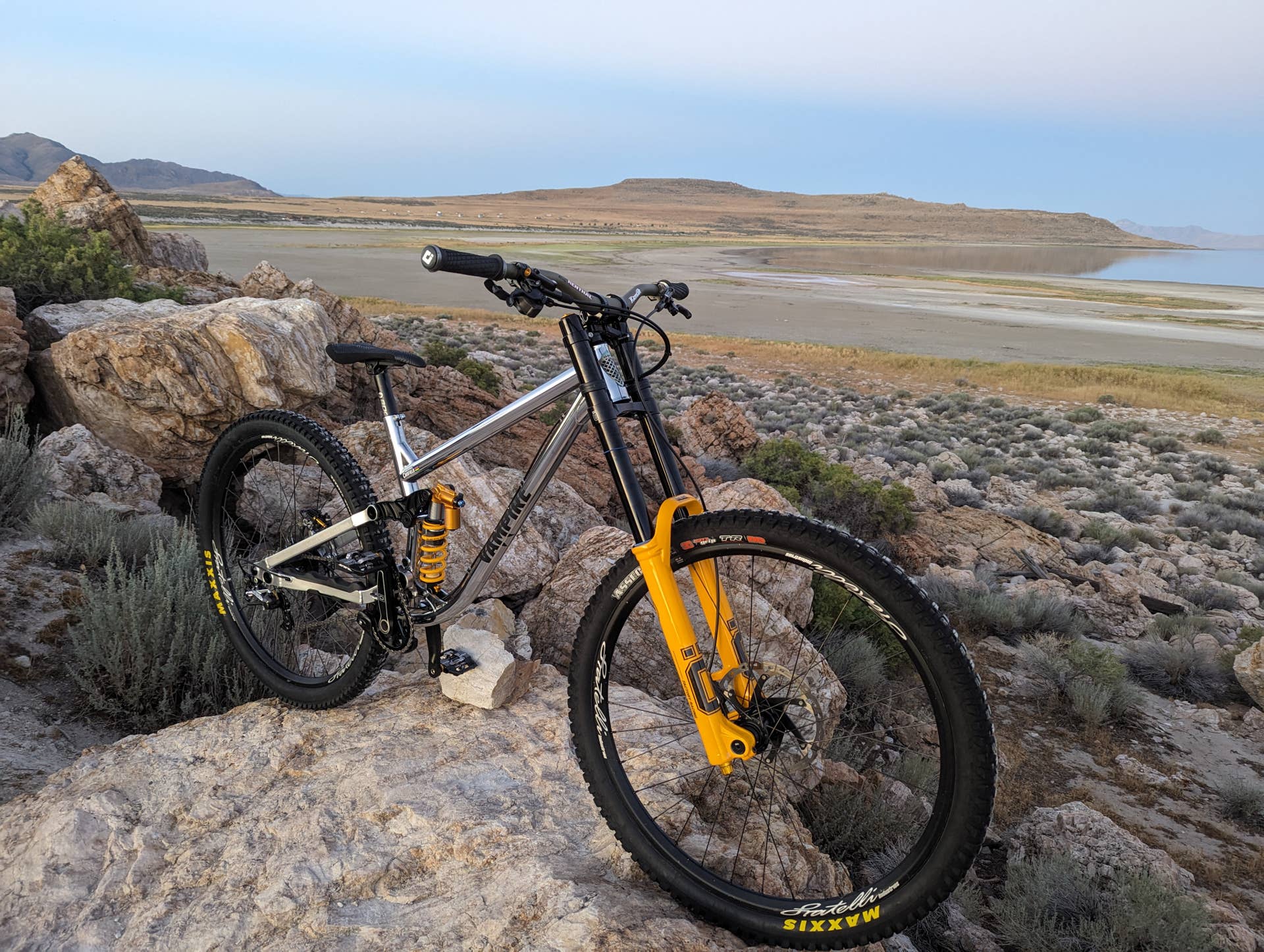Vampire Bikes' Fastarossa Frame Takes Flight - BikeMag