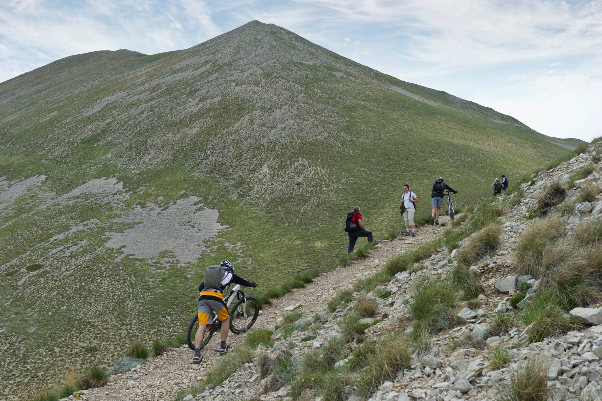 Bike Park Etiquette: 10 Tips for Riding the Lifts This Summer - BikeMag