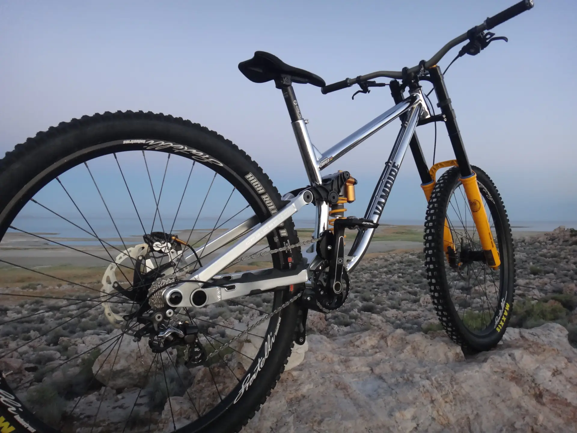 ヴァンパイア・ロード プリズマ Pro Mountain Biker Chris Canfield Launches Vampire Bikes Brand