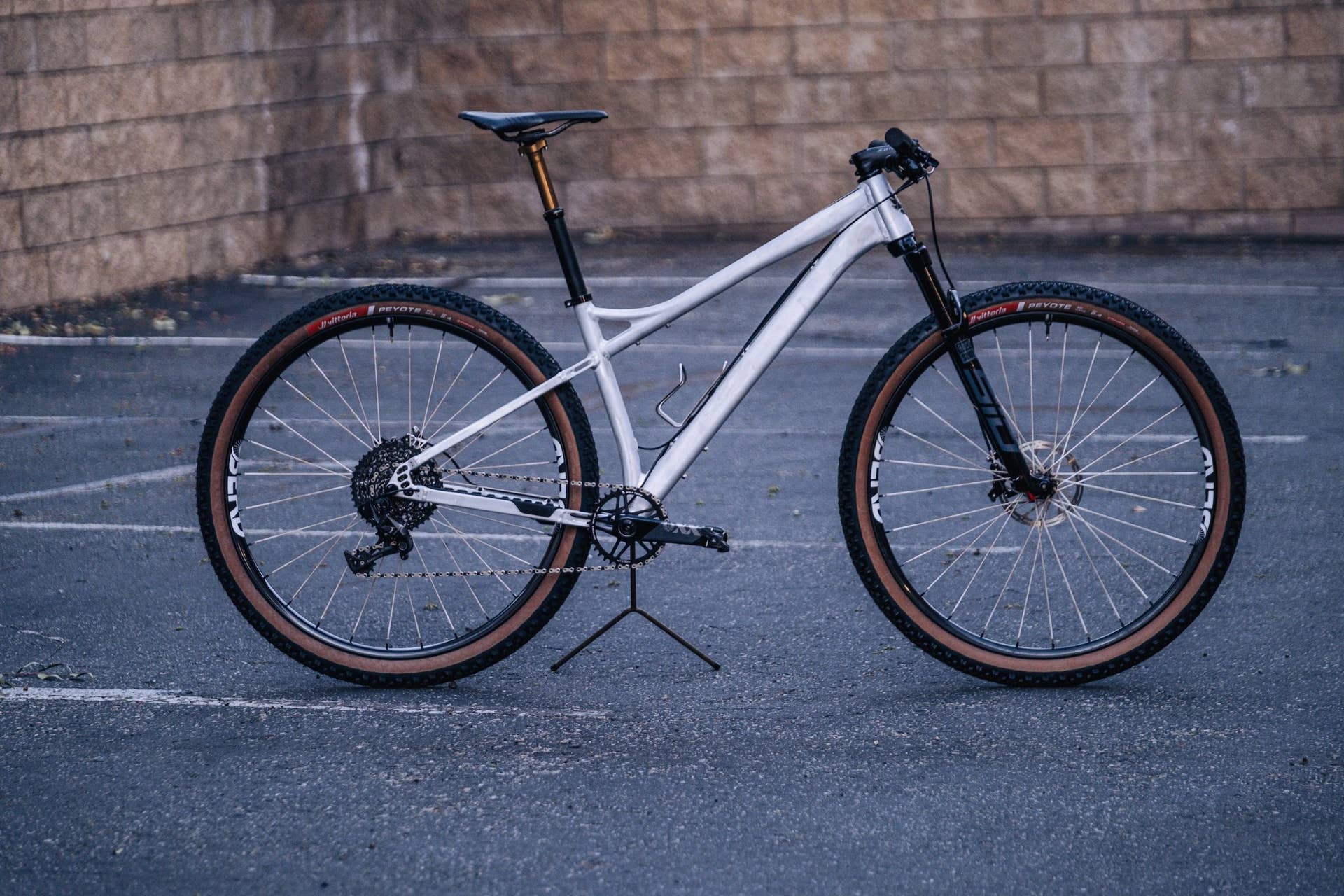 This Aluminum Hardtail Mountain Bike Offers Versatility at an