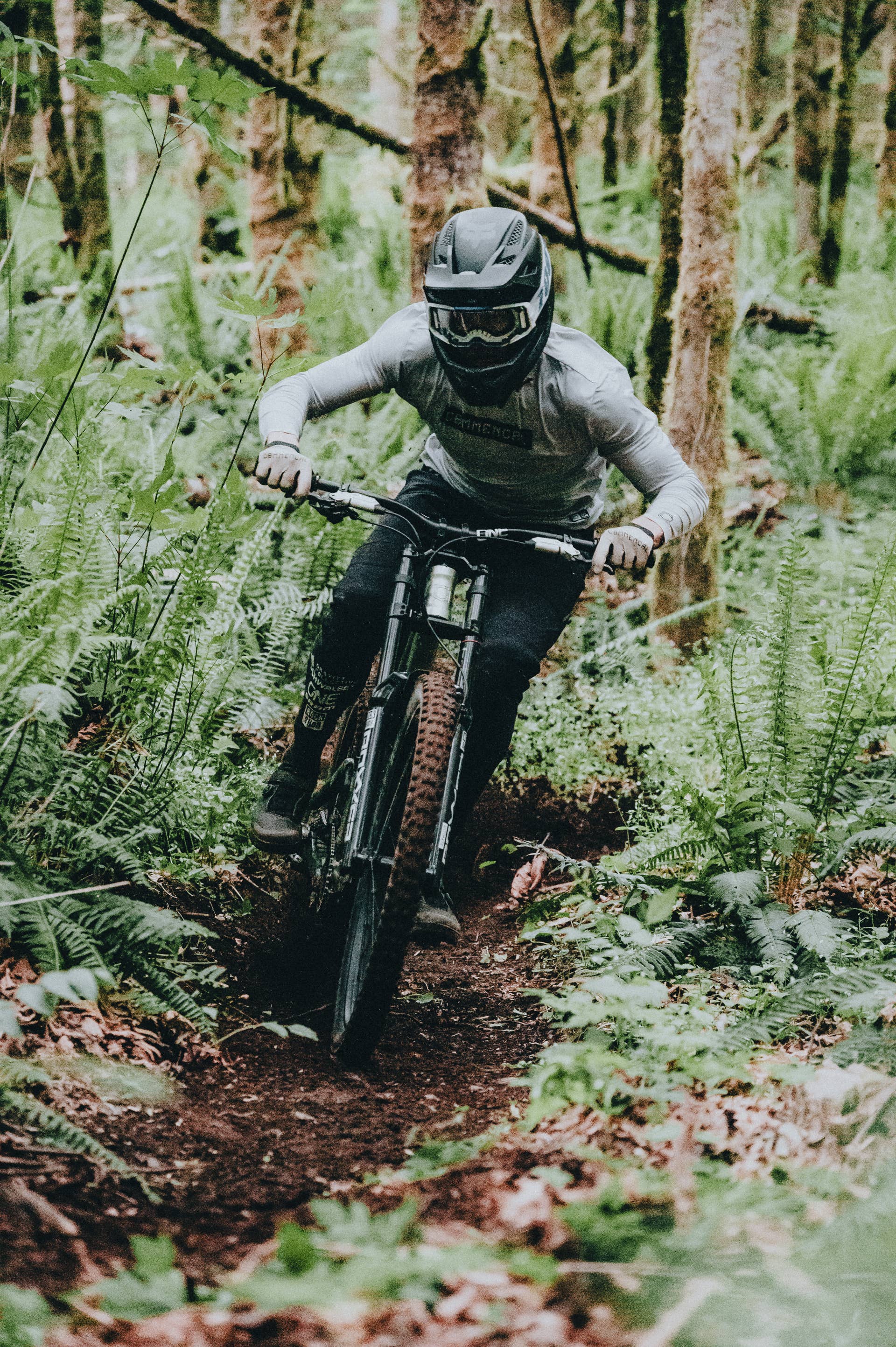 Alden Pate Rails His Handbuilt Loam Trails [Video] - BikeMag