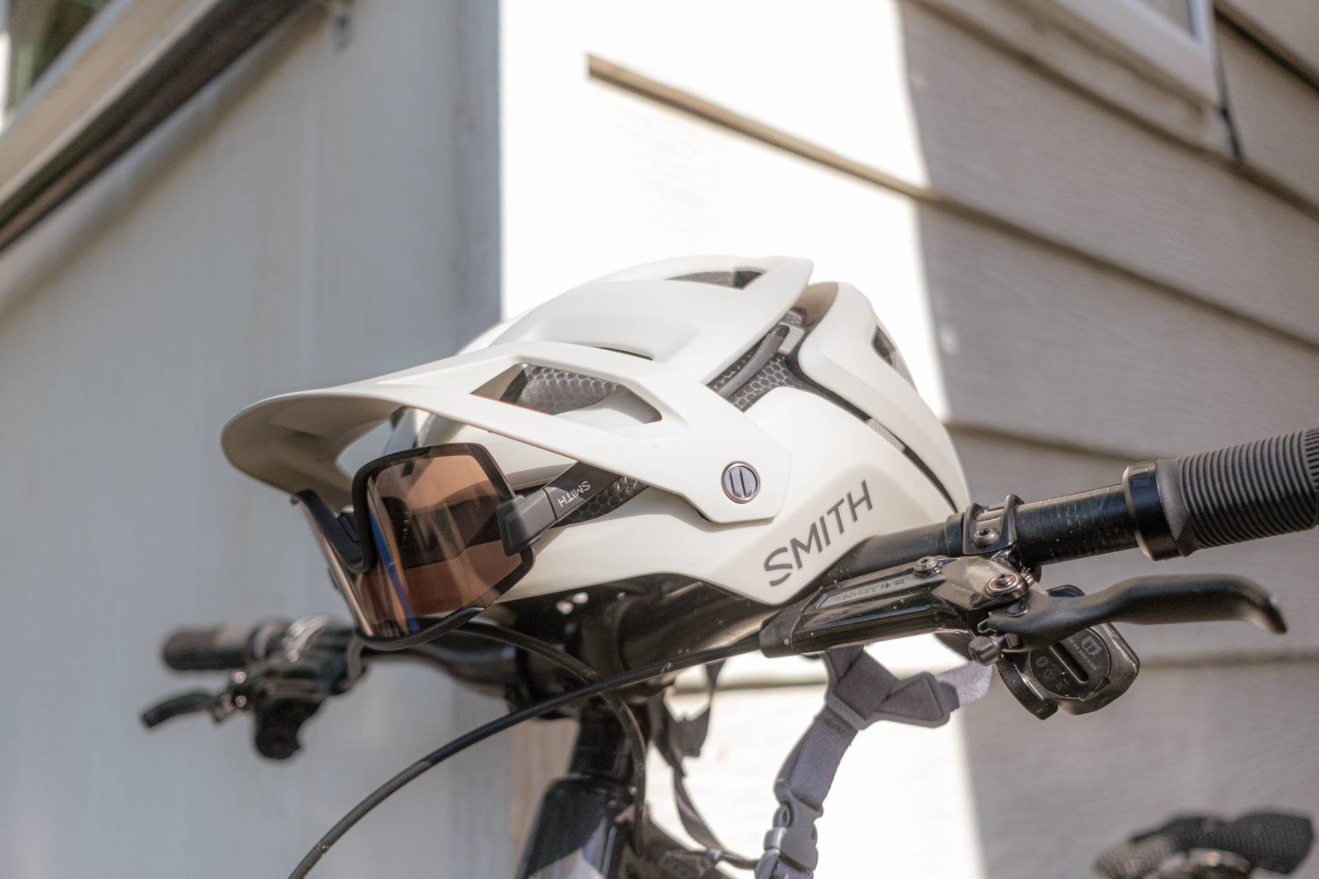 smith forefront helmet white Trace MIPS Bike the Smith Forefront 3 Mountain Bike Helmet has your back (and front and sides) more than ever thanks to a complete internal injected roll cage Smith Forefront 3 MIPS MTB