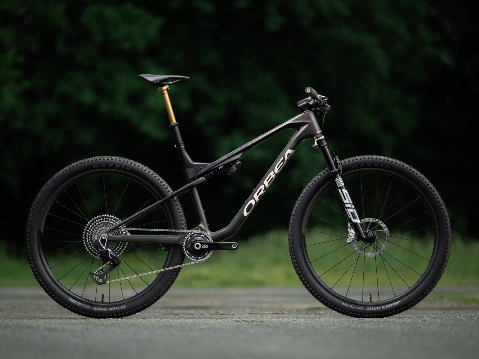 Why the New Orbea Oiz Completely Rejects the Downcountry Trend - BikeMag