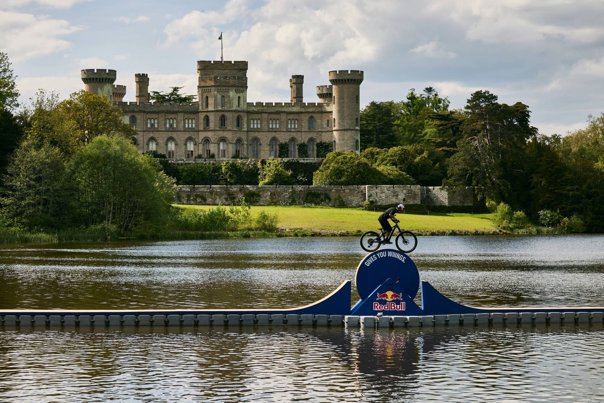 MacAskill and Kyle tackle floating MTB obstacle course