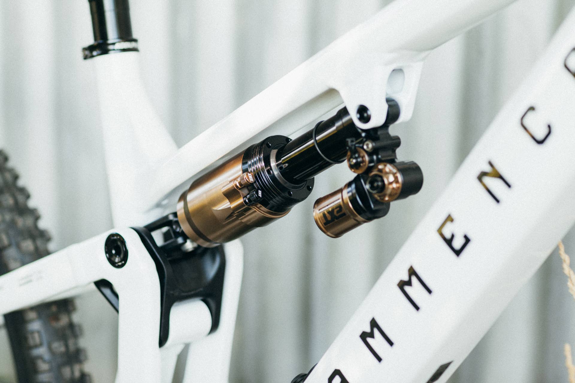 EXT Racing Shox Drops the Aria V2: The Ultimate Air Shock? - BikeMag