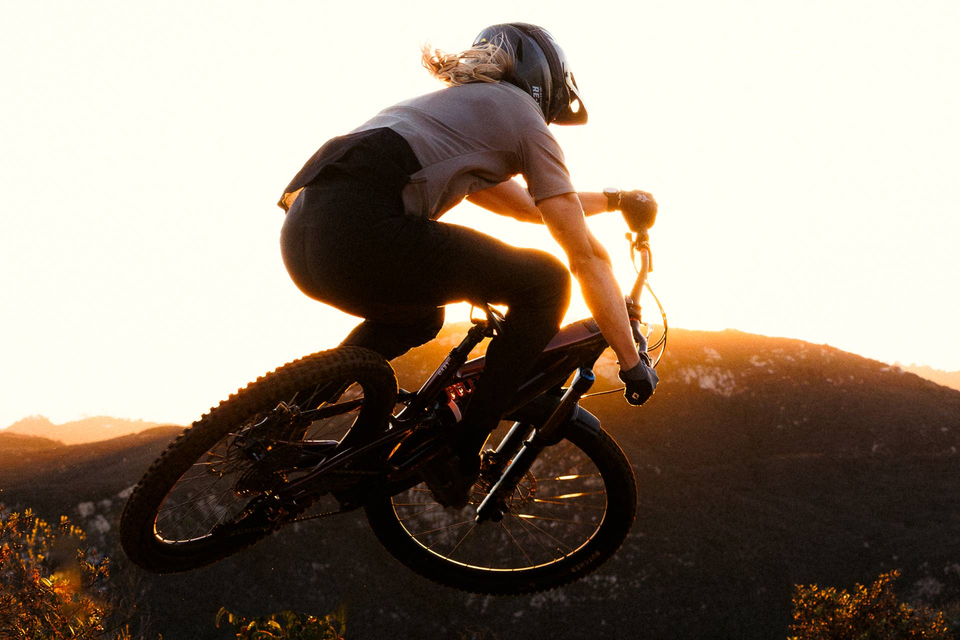 FOX 38 Update: New GripX2 Damper & Air Spring Deep Dive - BikeMag