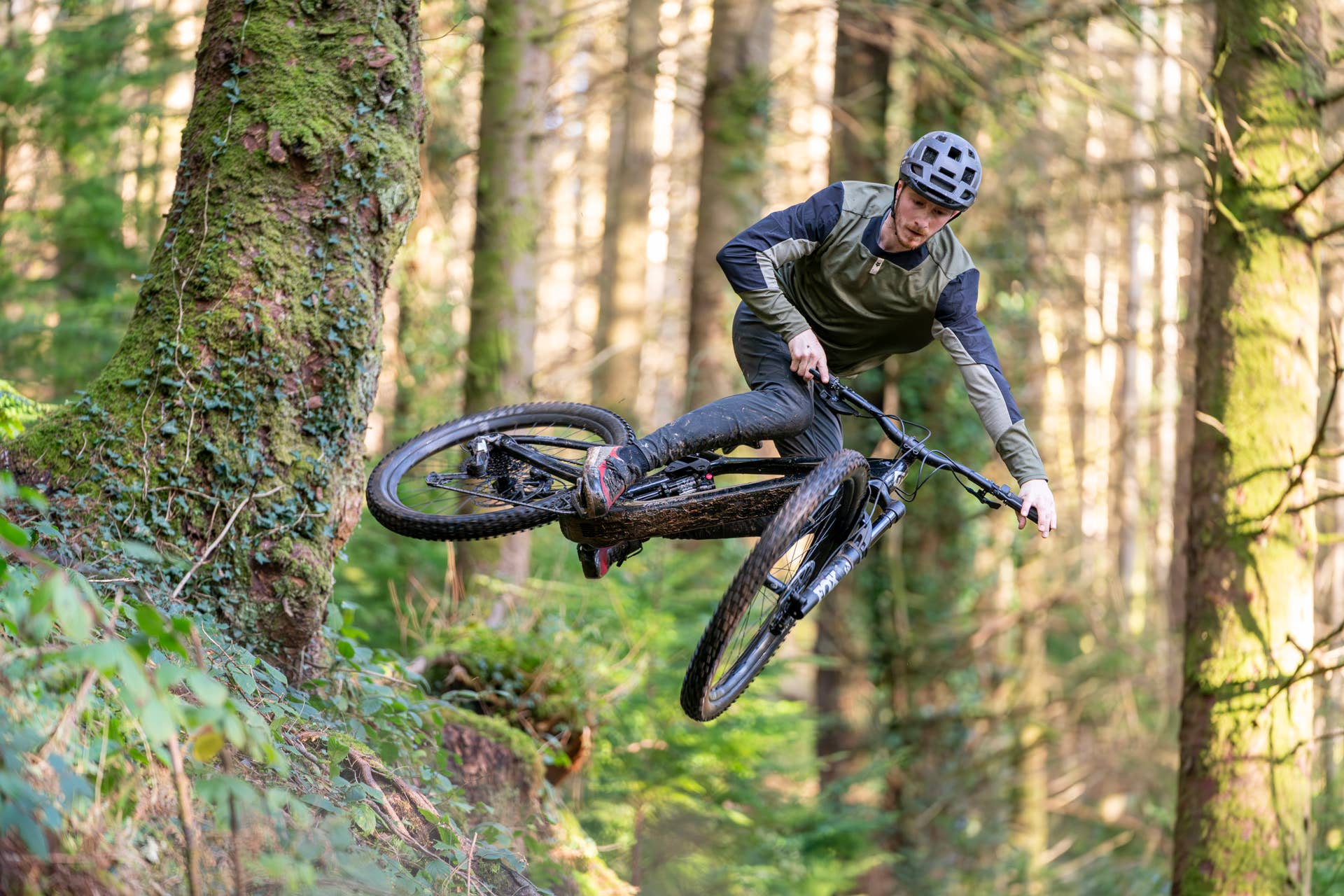 Teewing Flux: High-Pivot. Avinox-Powered. Absolute Animal. - BikeMag